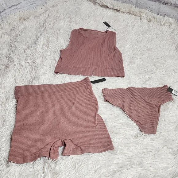 3pcs-SKIMS STRETCH RIB BUNDLE IN ROSE CLAY/NWT/S/M- THONG, SHORT & HIGH NECK BRA - Picture 10 of 16